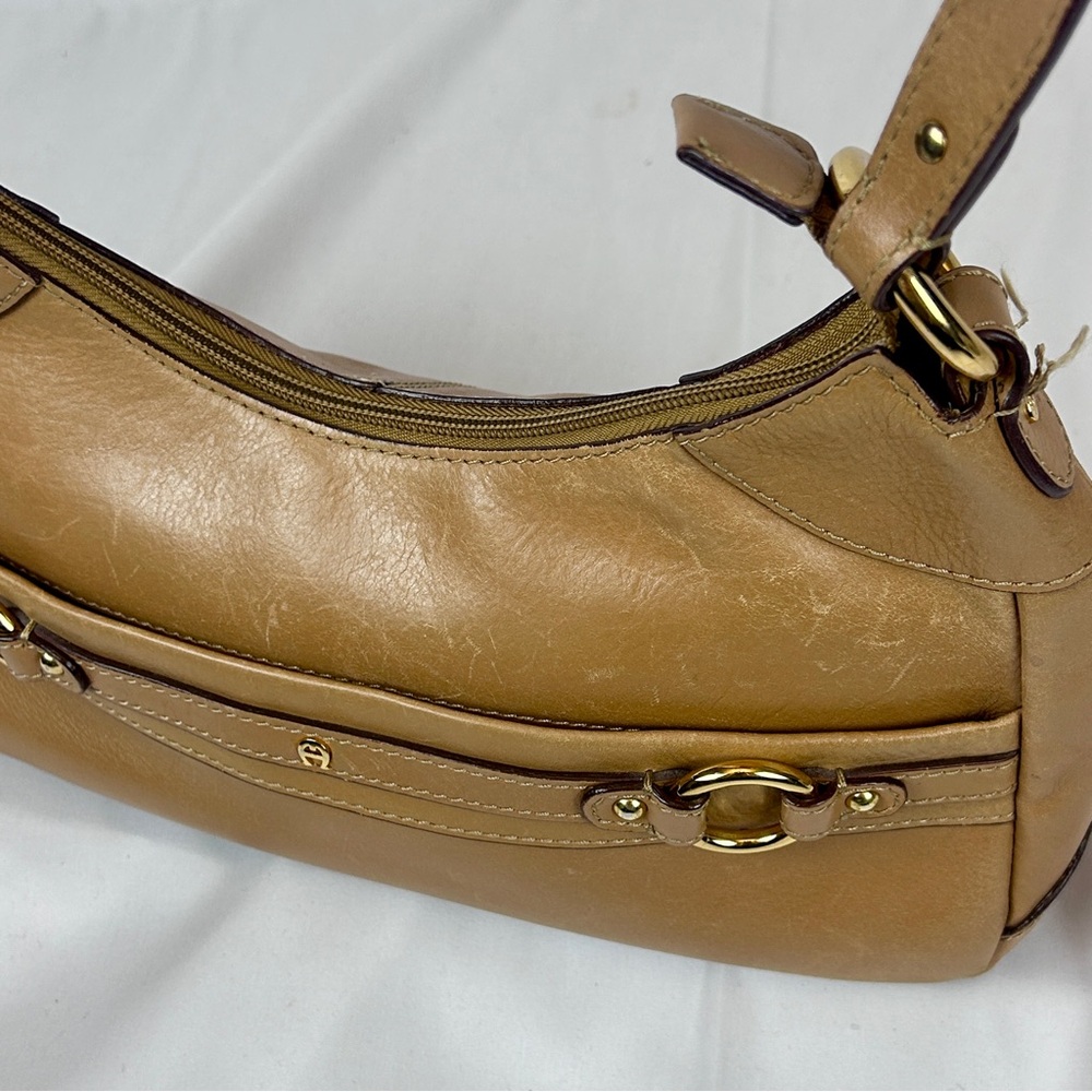👜 Etienne Aigner Vintage Tan Leather Shoulder Bag –Gold Hardware, Classic Style - Picture 6 of 10